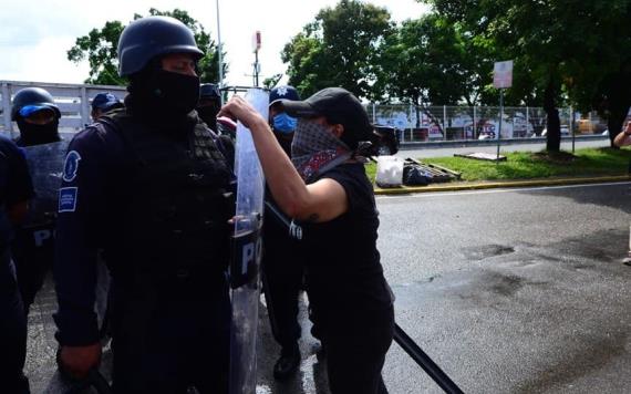 Antimotines desalojaron a manifestantes de Ruiz Cortines