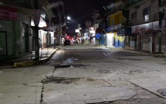 FALSO: Esta saliendo el agua por el drenaje, se esta llenando de agua por la calle Bastar Zozaya