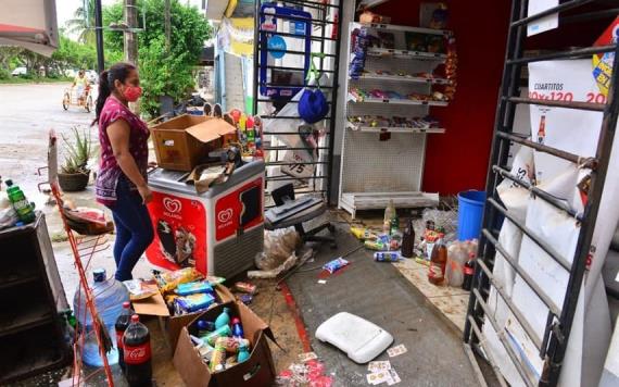 Inician limpieza en colonias de Villahermosa tras inundación