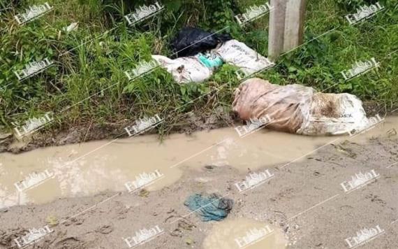 Hallan tres cuerpos "encostalados" en Comalcalco