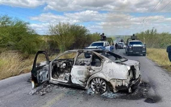 Guerra entre grupos criminales deja vehículos calcinados en Tamaulipas 