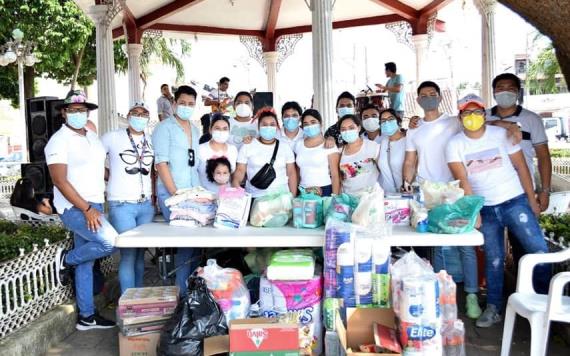 Jóvenes independientes de Tacotalpa colectan víveres para sus paisanos