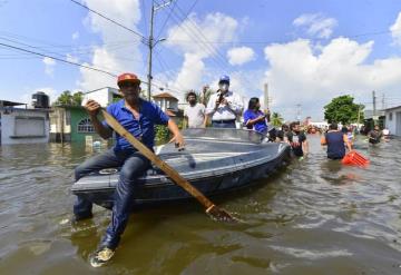 Continúa evacuación en zonas de riesgo