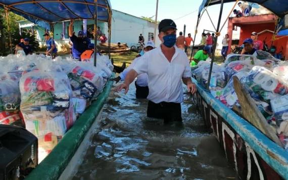 Entregan despensas en Tenosique; un cuarto de la población se encuentra inundada