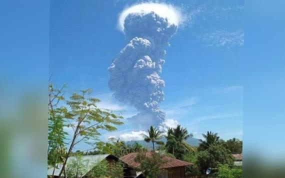 Volcán Lewotolo, de Indonesia entró en erupción