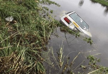 Taxista de Jonuta cae entre el agua a la altura de la ranchería Zapotal