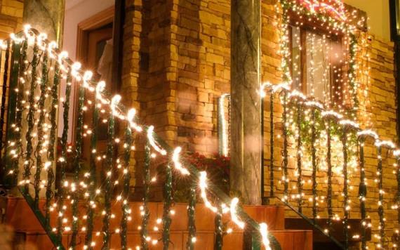 Conoce el origen de las luces que decoran las calles y hogares en esta Navidad