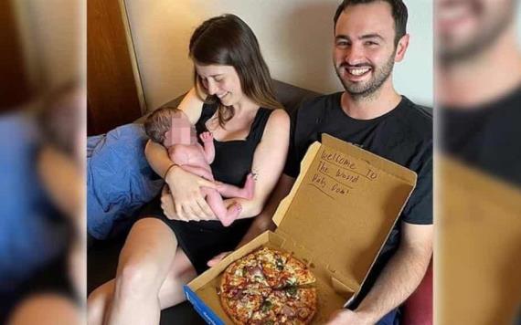 Dominos premia a bebé con pizzas gratis durante 60 años