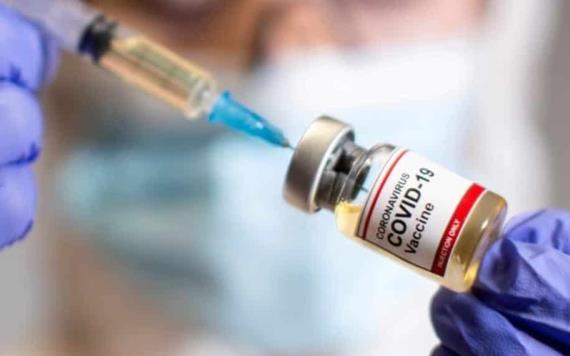 Mujer es hospitalizada por sobredosis de vacuna contra covid