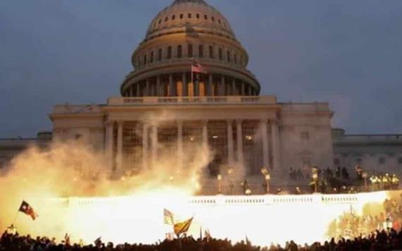 Uno de los días más oscuros de la historia de EE.UU, protesta en Capitolio deja 4 muertos
