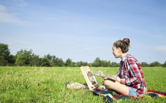Salir al aire libre en espacios verdes se relaciona con felicidad, asegura estudio 