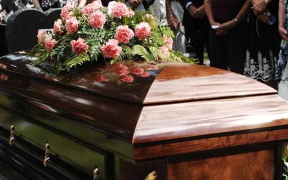 Hacen funeral a persona equivocada, después su familia se entera que su pariente sigue vivo