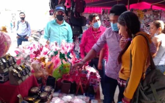 Comerciantes jonutecos esperan repunte de ventas en víspera de San Valentín