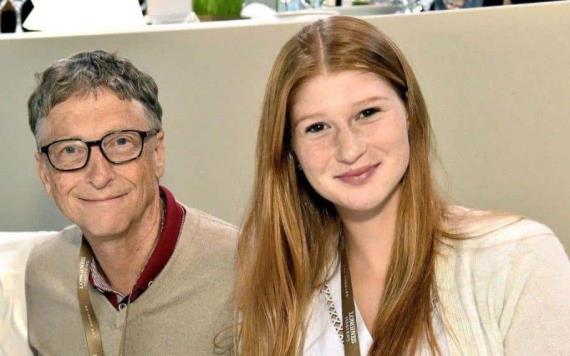 Hija de Bill Gates se vacuna contra covid-19
