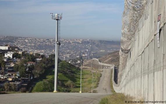 Extiende restricciones en fronteras con Canadá y México: Estados Unidos