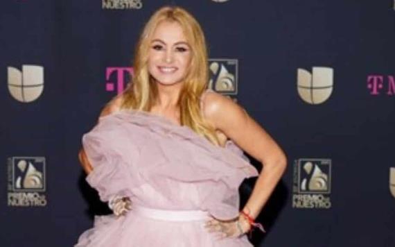 Paulina Rubio copia un antiguo look de Kendall Jenner para su última alfombra roja