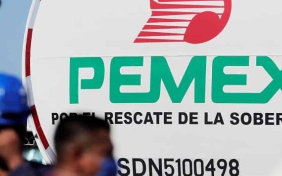 Por decreto reducen carga fiscal de Pemex