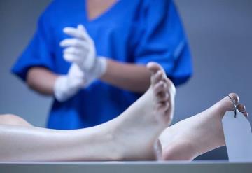 Fue declarado muerto pero revive cuando los doctores preparaban su autopsia