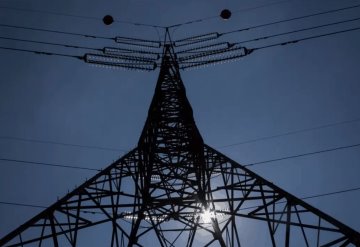 Juez federal suspende reforma eléctrica