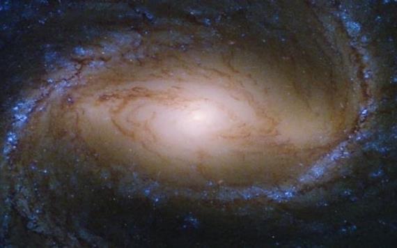 El Hubble captura imagen de una galaxia a 100 millones de años luz de la Tierra