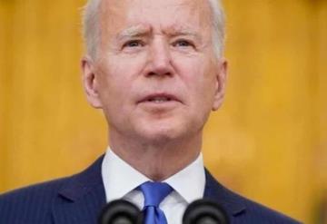 Biden busca reinstaurar prohibición de rifles de asalto tras tiroteos