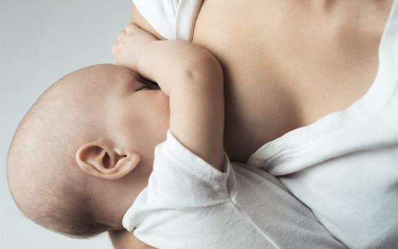 Madres vacunadas con Pfizer transmiten anticuerpos a sus bebés por medio de la lactancia