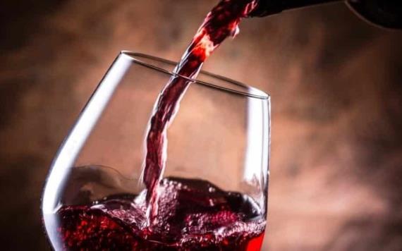 Ácido en vino podría funcionar como terapia anti-COVID