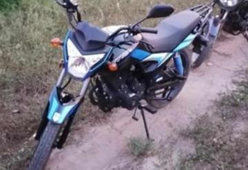 Recuperan una motocicleta en el ejido Rafael Martínez de Escobar, en Huimanguillo