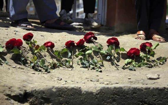 Sepultan en Afganistán a víctimas de atentado en escuela