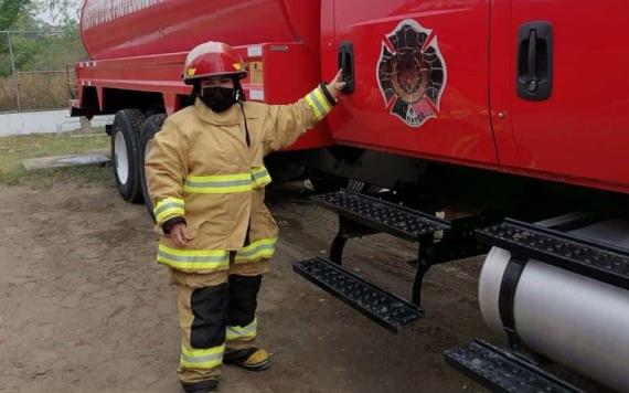 Historia de madres; ¡Una heroína! Blanca Estela, bombero y madre