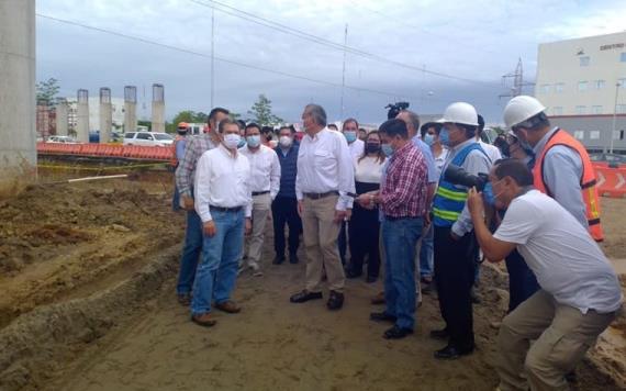 Gobernador de Tabasco supervisa obra de distribuidor vía de Guayabal