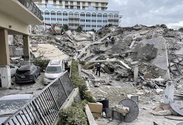 ´Topos´ mexicanos trabajan en rescate en edificio colapsado en Miami