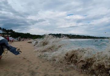 Mueren ocho personas tras ser arrastradas por el fuerte oleaje en diferentes playas de Oaxaca