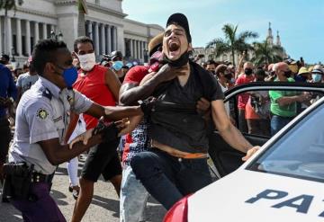 Ciudadanos protestan contra el Gobierno de Cuba