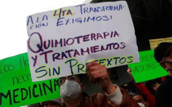 Llegan a CDMX padres de niños con cáncer de Veracruz; hay desabasto de medicamentos