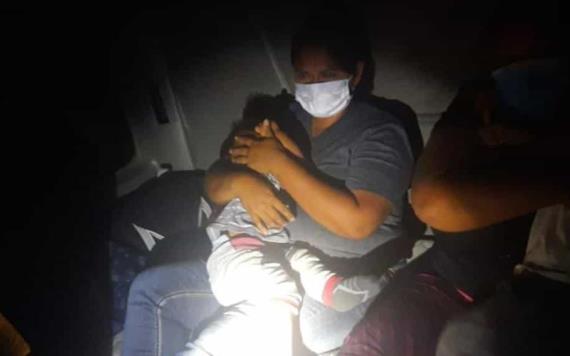 La  Guardia Nacional rescata 13 centroamericanos que viajaban en diversas unidades