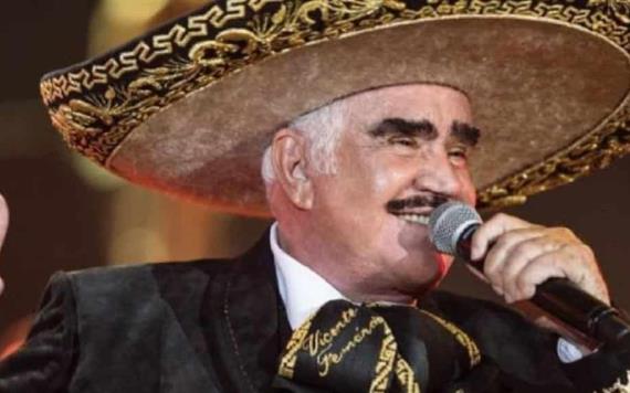 Reportan grave a Don Vicente Fernández; está intubado