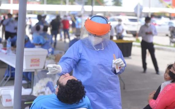 Hacen 700 pruebas COVID al día