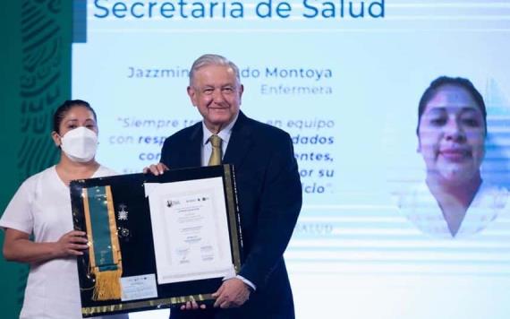 AMLO entrega Condecoración Miguel Hidalgo Grado Banda a personal de salud que atiende COVID-19