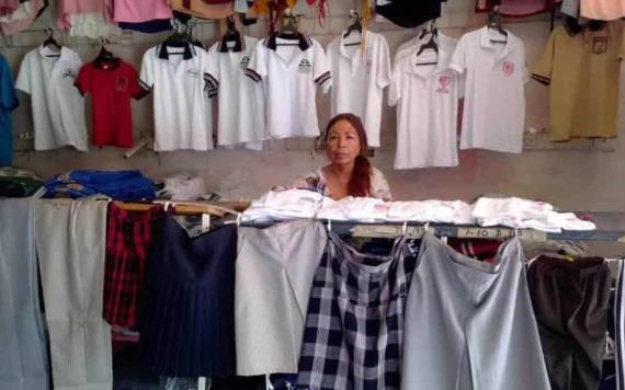 Comercios de uniformes prevén repunte en ventas por regreso a clases