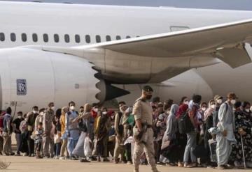 Más de 100 mil personas han sido evacuadas de Afganistán