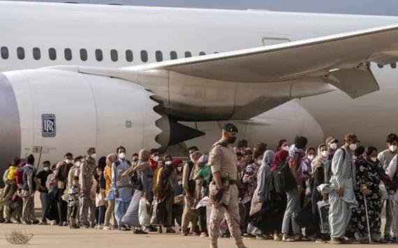 Más de 100 mil personas han sido evacuadas de Afganistán