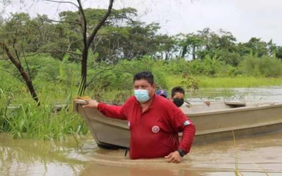 Evacuan a familia de Jalapa por inundación