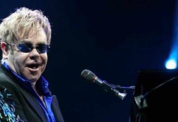 Elton John reveló que se lesionó la cadera; pospuso su gira mundial