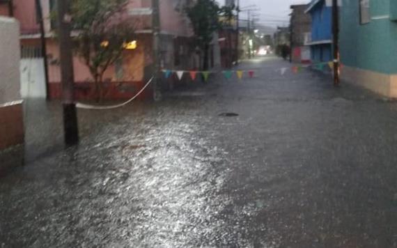 Fuertes lluvias causan inundaciones en CDMX