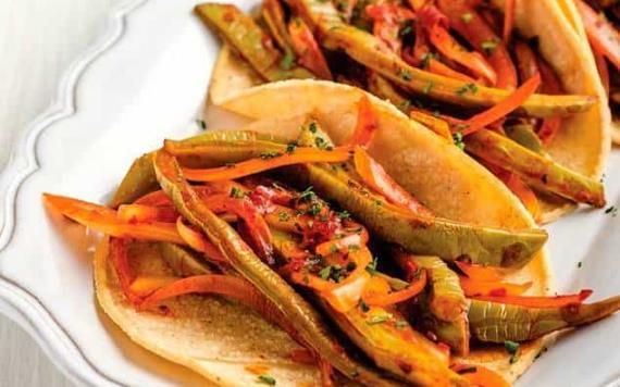 Tacos de nopales con salsa martajada