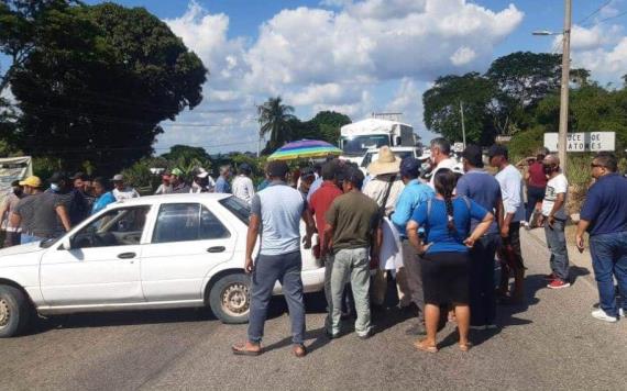 Campesinos del ejido Amatitán bloquean vía Villahermosa-Escárcega