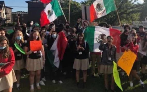 Estudiantes mexicanos protestan contra racismo en E.U bailando "Payaso de rodeo"