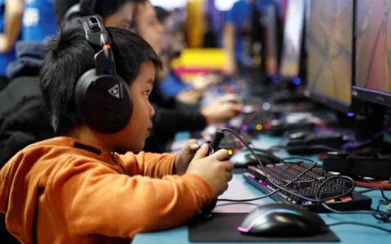 Criminales reclutan a niños a través de videojuegos