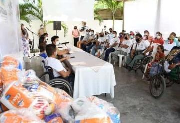 Entrega alcaldesa despensas a asociación de discapacitados